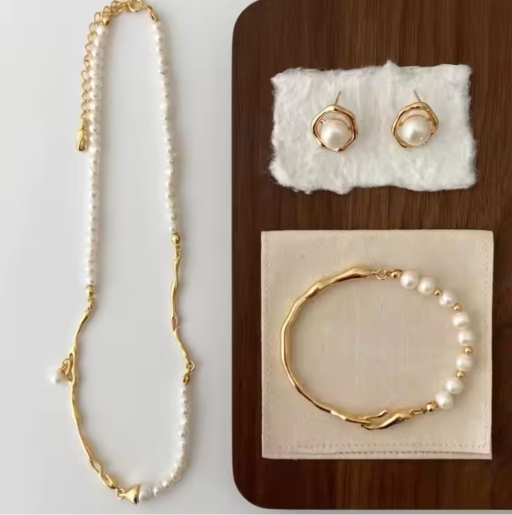 Élégance Perles – Ensemble Bijoux Doré & Perles