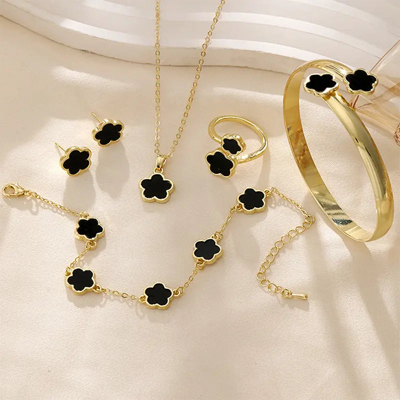Élégant Set de Bijoux Trèfle Porte-Bonheur 5 Pièces – Collier, Bracelet, Bague & Boucles d’Oreilles Plaqués Or