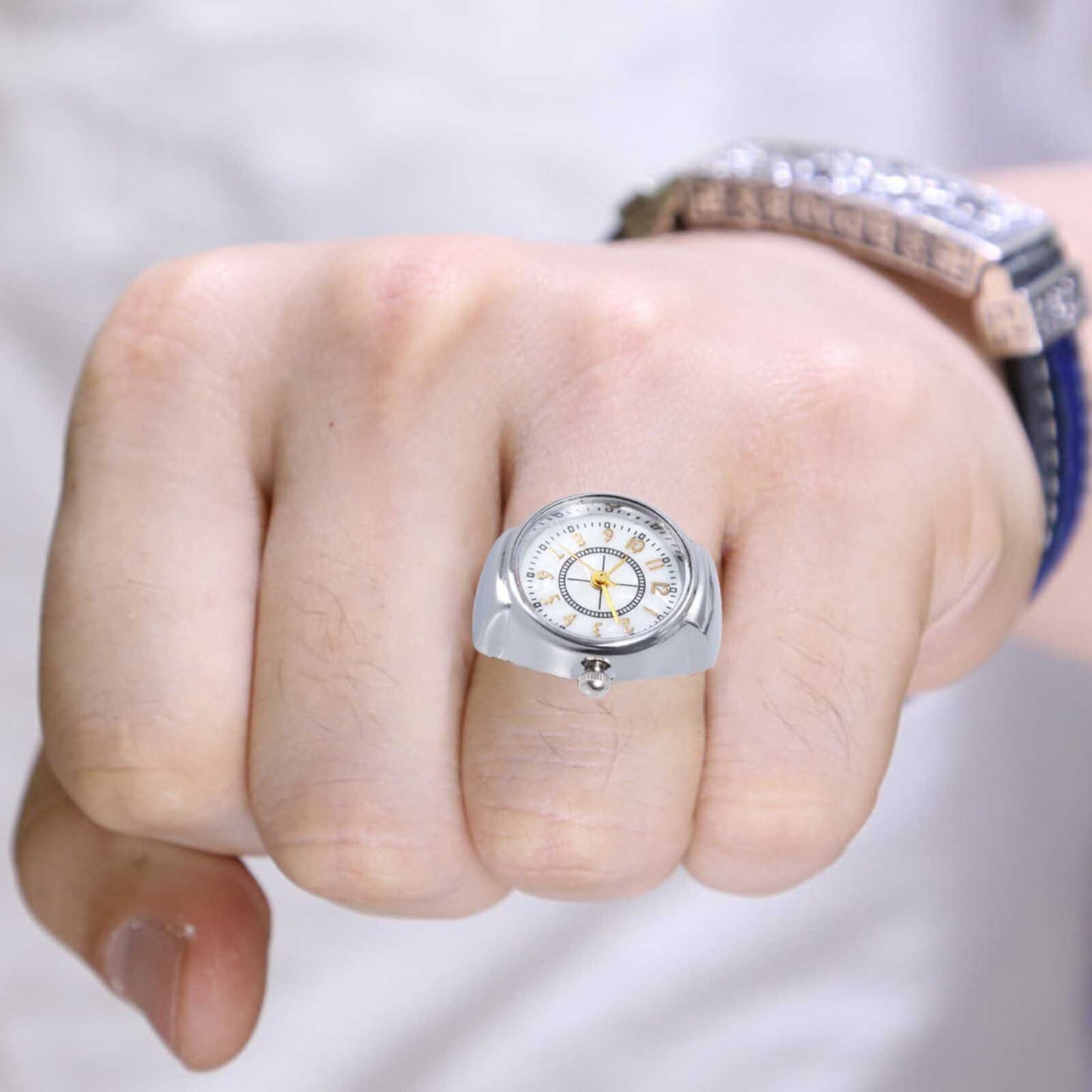 Montre Bague Quartz Chic : Élégant Accessoire Horloger et de Mode