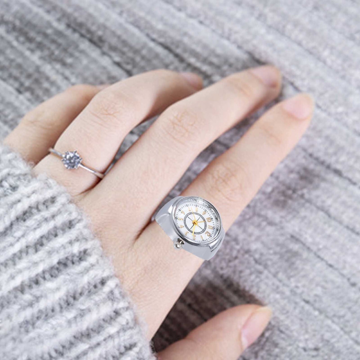 Montre Bague Quartz Chic : Élégant Accessoire Horloger et de Mode